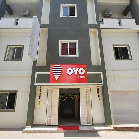 Oyo 9060 Sri Sai Guest Inn Bangalore Exterior photo