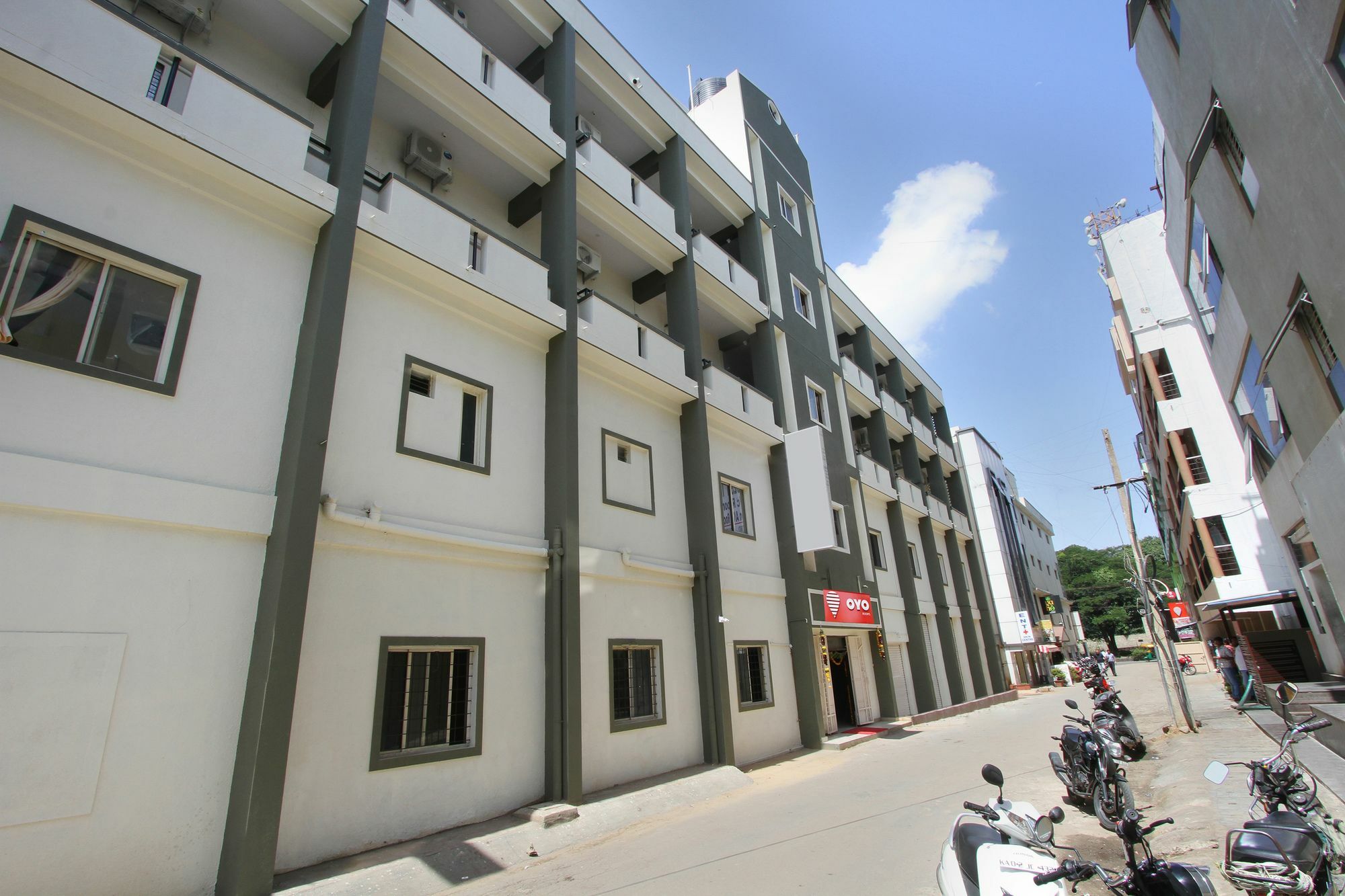 Oyo 9060 Sri Sai Guest Inn Bangalore Exterior photo