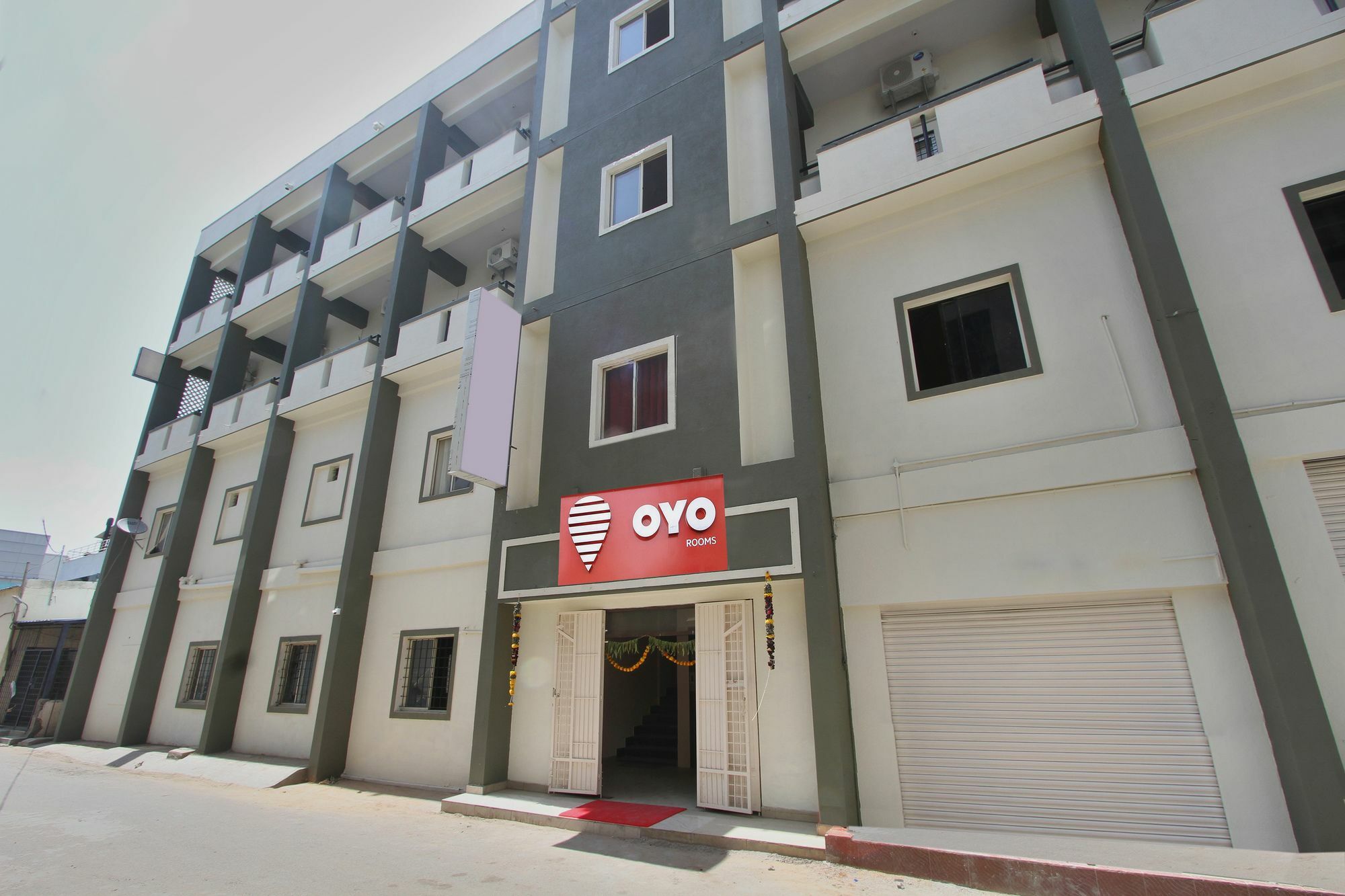 Oyo 9060 Sri Sai Guest Inn Bangalore Exterior photo